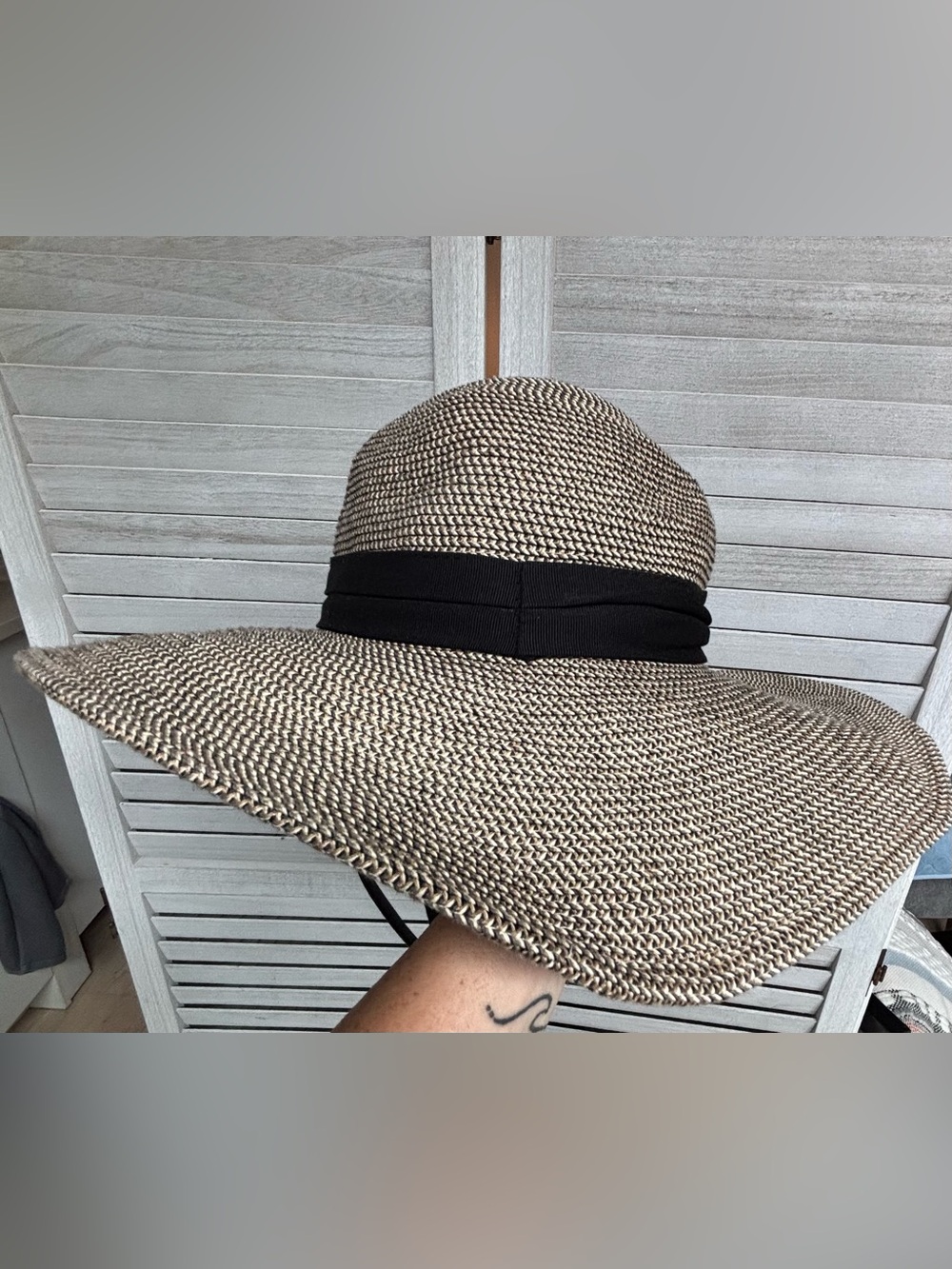 Solar Escape Womens Wide Brim Sun Hat OS Tan Black Woven Adjustable Chin Strap